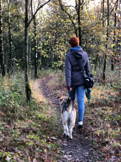 Anna mit ihrem Hund McFly